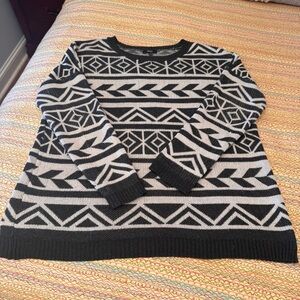 Very J Black and White Geometric Aztec Sweater Pullover Crew Neck Size Large
